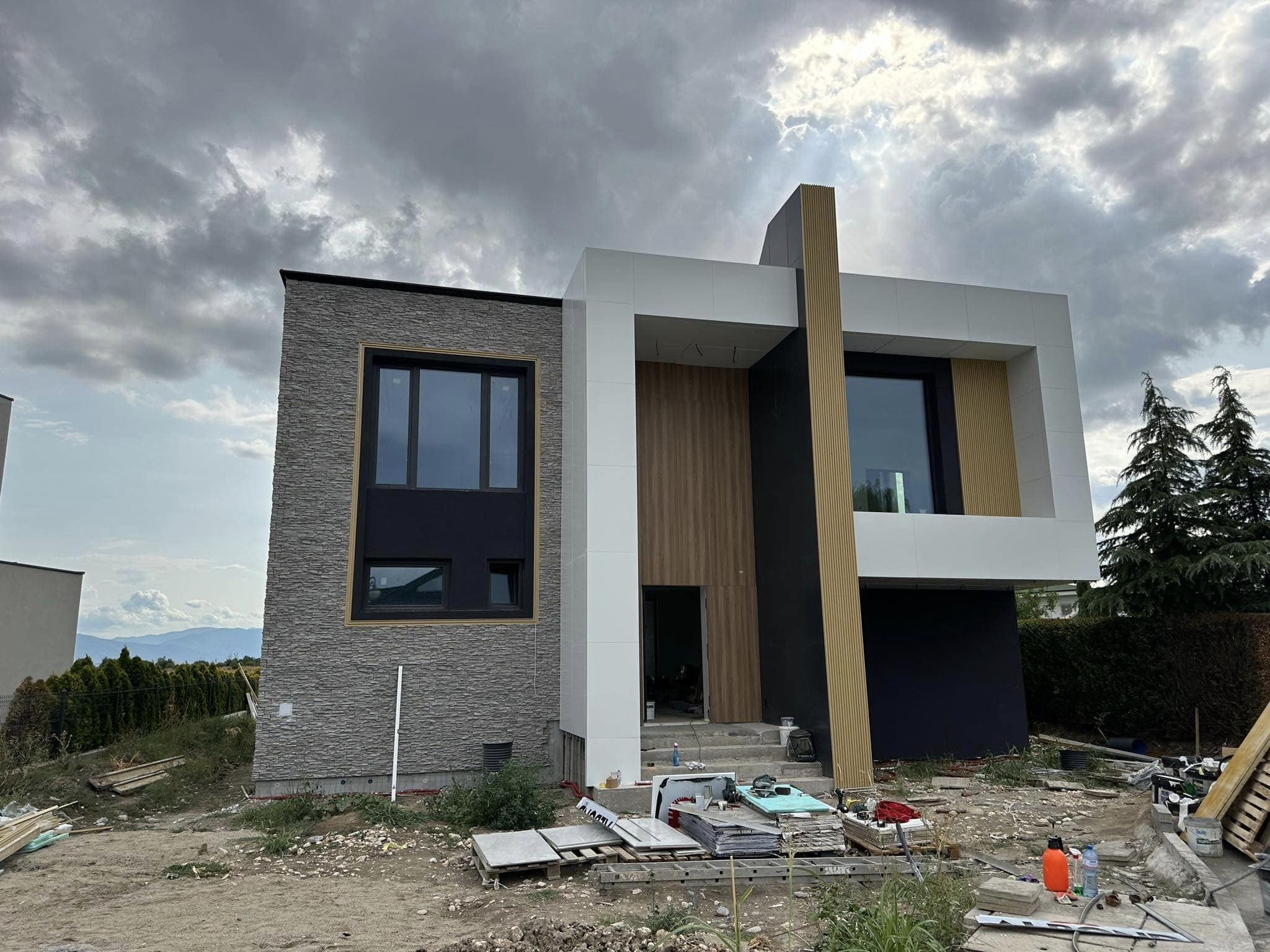 Изработка и монтаж на еталбонд и HPL за къща в Teres Homes — Еталбонд / HPL фасада — Пловдив, България